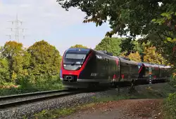 Die erste Herbstfarben sind da, 643 213 der EuregioBahn RB20 aus Stolberg am 27.9.2017 kurz vor Herzogenrath aufgenommen.