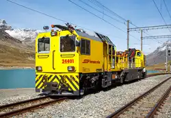   Der RhB (Rhätische Bahn) Xmf 6/6 24401, ex 92020, ein Fahrleitungsturmwagen vom Typ Plasser & Theurer MTW 100.160 ist am 13.09.2017, auf dem höchsten Punkt der Berninabahn (2.256 m ü.