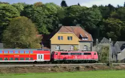 Mitzieher der nicht gerade sehr gepflegten, 111 096 mit dem Wupper Express am 3.10.2017 Übach-Palenberg / Rimburgins im Wurmtal unterwegs.