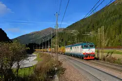 E 652 052 + E 652 171 mit TEC 41203 am 07.10.2017 bei Terme di Brennero.