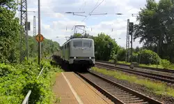 111 222 und 111 215 beide von  Railadventure kommen ein Güterzug von Aachen-West nach  Rheydt-Gbf und kammen aus Richtung Aachen-West,Laurensberg,Richterich, und fuhren durch Kohlscheid in