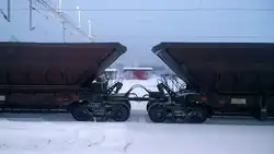 Die SA3-Mittelpufferkupplung russischer Bauart verbindet die Selbstentladewaggons der Erzüge der LKAB.