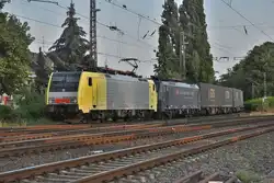 ES 64 F4- 205 und ES 64 F4-096 kommen mit einem Kastelzug aus Odenkirchen in den Rheydter Hbf gefahren auf ihrem Weg nach Rotterdam.