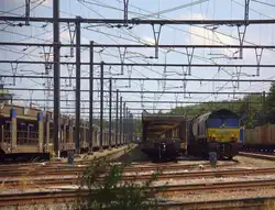 Die Class 66 266 024-9 von Railtraxx steht in Montzen-Gare(B) mit einem Güterzug aus Linz-Voestalpine(A) nach Antwerpen-Waaslandhaven(B).