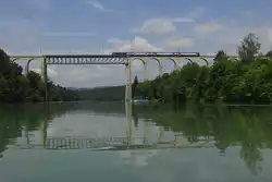 Am 09.06.2018 bef�hrt eine S9 von Schaffhausen nach Uster die Rheinbr�cke bei Eglisau.