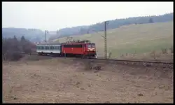 171011 ist hier am 27.03.1999 mit dem RB nach Blankenburg kurz vor Hüttenrode unterwegs.