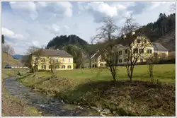 Ein ebenso nettes Motiv bietet das Gut Schafferwerke kurz nach Breitenau Richtung Mixnitz.