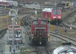 DB 363 711-3 am 12.02.2020 an der Tankstelle in Mühldorf (Oberbay).
