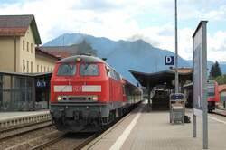 218 468-7 gibt Gummi f�r den RegionalExpress nach Lindau HBF, hier bei der Ausfahrt am 30.07.07 aus dem Bahnhof Immenstadt (Allg�u).