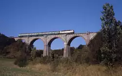 Eine weitere überregionale Anbindung stellte im Sommer 1986 ein Eilzug Köln - Bad Wildungen her, der sogar einen Kurswagen (ab Korbach nach Marburg) führte.