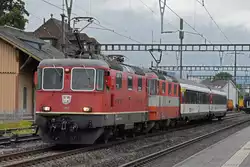 Nach dem abliefern der GTW verlässt die Doppeltraktion, mit dem A 50 85 10-95 013-4, dem B 50 85 21-95 277-2 und dem B 50 85 21-95 056-0 den Bahnhof Kaiseraugst.