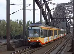 2004 wurde mit den Stadtbahnfahrzeugen 856 und 845 der AVG probeweise eine 
