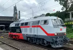 16.08.2021 Hamburg Hbf: nach langer Umbau- und Revisionszeit durchfuhr die 218 497-6 von Cottbus nach Kiel zu ihrem 
