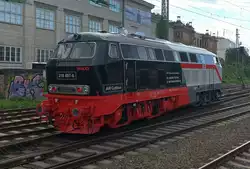 16.08.2021 Hamburg Hbf: die zwei Seiten der 218 497-6, auf dem Weg vom AW Cottbus nach Kiel zu ihrem 