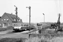 Als Lembeck noch ein richtiger Bahnhof war : 515 543 am 8.8.1983.