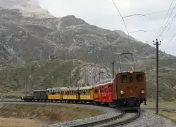 Rhätische Bahn (RhB).