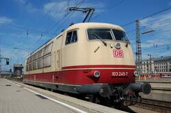 103 245-7 wurde am 15.08.07 mit dem UEx 1367 von Narbonne nach Salzburg HBF im M�nchener HBF verkoppelt.
