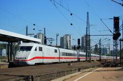 401 014-6 f�hrt am 19.08.07 in den Stuttgarter HBF ein.