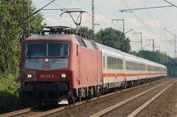 DB 120 142-5 am Bahn�bergang Recklinghausen B�rster Weg am 24.08.2007 mit IC in Fahrtrichtung M�nster.