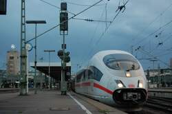 Zwei ICE-3-Triebz�ge standen am Abend des 03.09.07 auf Gleis 9 des Stuttgarter HBFs.