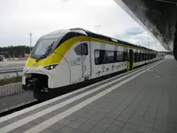 Damit die Tesla Mitarbeiter wieder nach Hause kommen,gibt es eine Verbindung von Fangschleuse Tesla Süd Bhf nach Erkner.NEB 563 106 und 563 102 sorgten,am 07.April 2025,dafür das die
