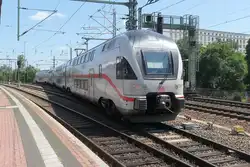 Ich habe es jetzt schon das zweite Mal in der Zeitung gelesen, daß die Stadler KISS2 auf der Linie Dresden Warnemünde an die ÖBB verkauft worden sind; IC 2 4113 zum 26.06.