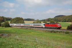 120 120-1 war am 06.10.07 Steuerwagenersatz am IC 2068 von N�rnberg HBF nach Karlsruhe HBF, hier bei Aalen-Essingen aufgenommen.