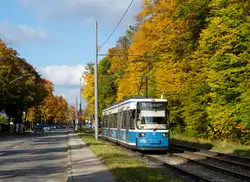 München     Am 14.10.2025 war der vorletzte Betriebstag der R2.2 auf Linie hier konnte 2103 als Linie 25 bei der Menterschwaige festgehalten werden.