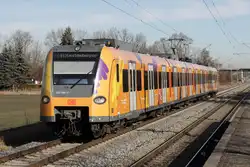 423 094 ff mit Werbung für einen Beruf bei der Bahn als S1 Freising - Leuchtenbergring, Pulling (b.