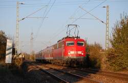 110 471-0 schob am Abend des 16.10.07 eine RegionalBahn von Aalen nach Donauw�rth, hier bei Aalen-Hofen aufgenommen.