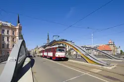 Auf der im Jahr 2022 er�ffneten Most V�clava Rendera, die die Morava (March) �berquert zeigte sich am 30.