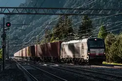 DISPO 193 642 f�hrt am 23.05.2026 mit einem Containerzug in Richtung �sterreich in den Bahnhof Ugovizza-Valbruna ein.