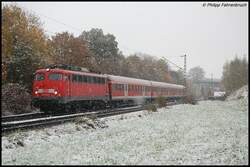 110 471-0 zog am leicht verschneiten Morgen des 21.10.07 die RB 37148 von Donauw�rth nach Aalen, hier bei Aalen-Hofen aufgenommen.