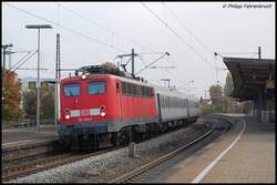 139 309-9 zieht zur Nachmittagszeit des 28.10.07 einen merkw�rdigen Wagenpark durch den S-Bahn-Haltepunkt Stuttgart Untert�rkheim mit Fahrtrichtung Stuttgart-M�nster.