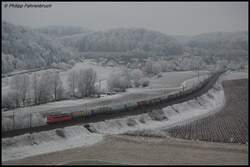 Eine unbekannte 140er zog am 27.12.07 einen Kesselwagenzug �ber die Filsbahn (KBS 750) aus Richtung Stuttgart in Richtung Ulm, aufgenommen bei Lonsee.