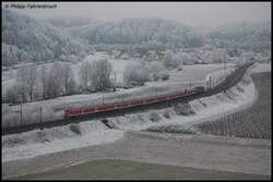 Eine f�r die Filsbahn (KBS 750) typische RegionalBahn-Garnitur, geschoben von einer B�gelfalten-110er f�hrt nun in den Hp Lonsee ein.