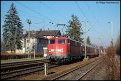 110 454-6 steht am 21.12.07 mit RB 37153 von Aalen nach Donauw�rth auf Gleis 2R des Goldsh�fer Bahnhofs.