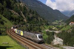 ES 64 U2 102 und ES 64 F4 091 am 7.9.07 zwischen Intschi und Gurtnellen 