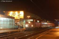 111 205-1 am Abend des 29.12.07 mit RE 4198 von M�nchen Hbf nach Stuttgart Hbf auf Gleis 1 des Aalener Bahnhofs.