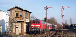 218 480 mit einem Regionalexpress von Heilbronn HBF nach Mannheim HBF bei der Einfahrt von Sinsheim.