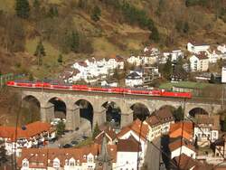 RE 4712  mit einer unbekannten 146.2 als Schublok auf dem Reichenbachviadukt bei Hornberg 24.2.08