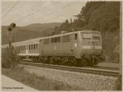 In ihren allerletzen Fr�hling auf der Schwarzwaldbahn zeigt sich 11 064-2 in der N�he von Hausach  vor fast 2 Jahren am 14.5.06.