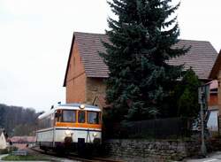 Zwei Zugpaare rumpeln von Montag bis Freitag noch �ber die maroden Gleisanlagen der SWEG Strecke Neckarbischofsheim Nord - H�ffenhardt.