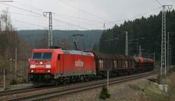 185 230-0 mit dem FZT 55834 am Schluss h�ngt 294 885-9  am km 69,0 23.4.08