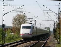 Unbekannter 401er  als ICE 372 (m�sste er sein denke ich)  bei der Durchfahrt Friesenheim(Baden) am 2.5.08