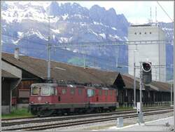 Arbeitslose Re 4/4 II 11263 und 11352 vor den Kreuzbergen in Buchs SG.