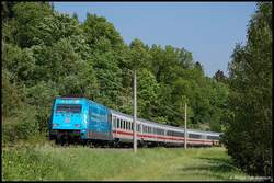 Mein 1500stes Bahnbild auf dieser Seite: 101 016 bef�rdert zur Vormittagszeit des 25.04.08 IC 2160 von N�rnberg Hbf nach Karlsruhe Hbf, aufgenommen am Km 16,6 der Oberen Jagsttalbahn (KBS 786) kurz