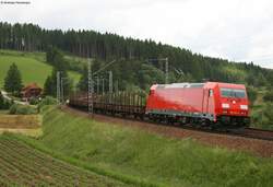 185 313-4 mit leeren Flachwagen die meist f�r Mili�rtransporte benutzt werden am km 70,0 14.6.08