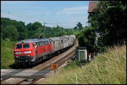 Die 225 078 und 225 007 waren am 22.Juni 2008 mit einem Unkrautsprtizzug in Richtung Aalen/Schw�bisch Gem�nd unterwegs.