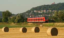 Der 425.4 der auf die Nummer 425 257 h�rt am Abend des 15.